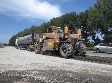 Ремонт трассы Полтава-Кременчуг остановили из-за форсмажора Ремонт трассы Полтава-Кременчуг остановили из-за форсмажора