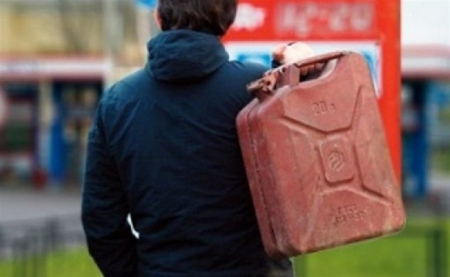 В Кременчуге воры украли из машины 400 литров дизеля