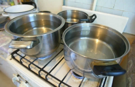 «Выставили перерасчет за газ из-за отсутствия горячей воды, законно ли это?»