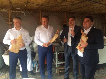 Як Малецький хліб у тандирі пік Як Малецький хліб у тандирі пік