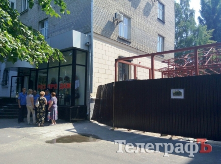 Как выяснилось, на улице Соборной за «Индустриалбанком» монтируют кофейню