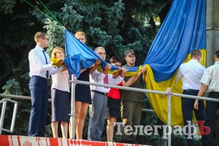 У Кременчуці урочисто підняли найбільший у місті прапор