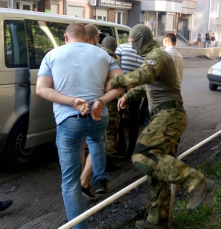 В Полтаве задержали группу рэкетиров, которые избили предпринимателя