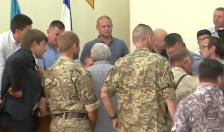 Сессия Кременчугского горсовета 30 августа: храм, Крым и горящие шины