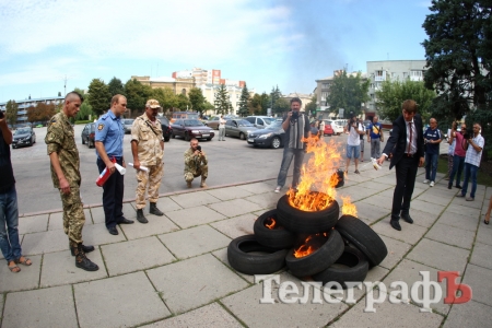 Скандал на сессии Кременчугского горсовета: возле мэрии горят шины из-за «домика Шаповалова»