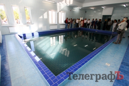 В новой школе-саду в Кременчуге куча недоделок, а бассейн так и не заработал