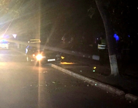 В Кременчуге водитель въехала в столб и убежала