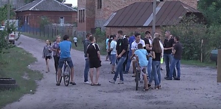 На Полтавщине ромы с топорами и сапками загнали детей в лес