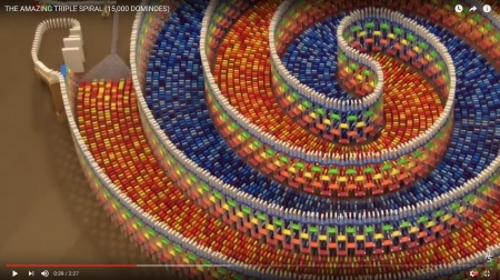 Строить, чтобы разрушать: невероятное домино в конце рабочего дня