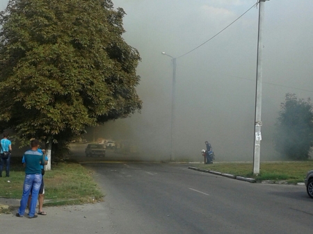 В Кременчуге на Молодежном сгорел заброшенный магазин