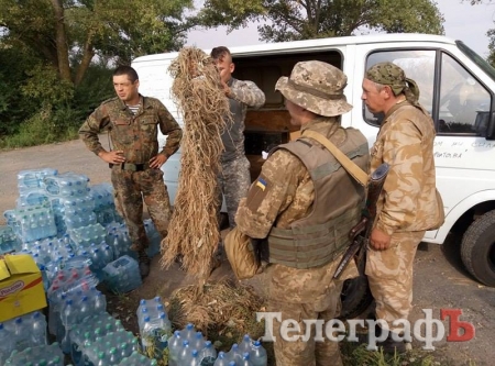 Смаколики, авто та масксітки: волонтери передали морпіхам у Широкине допомогу від кременчужан