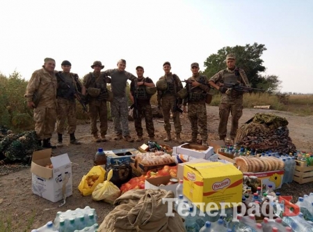 Смаколики, авто та масксітки: волонтери передали морпіхам у Широкине допомогу від кременчужан