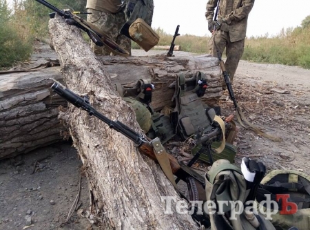 Смаколики, авто та масксітки: волонтери передали морпіхам у Широкине допомогу від кременчужан Смаколики, авто та масксітки: волонтери передали морпіхам у Широкине допомогу від кременчужан