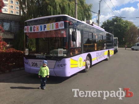 Кременчужанам ко Дню Города организовали бесплатную экскурсию. Места хватило не всем
