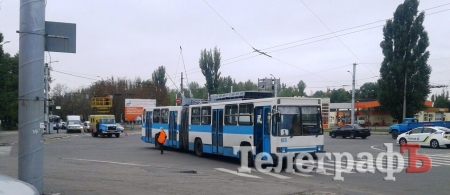 На Киевской остановились троллейбусы – оборвалась контактная линия