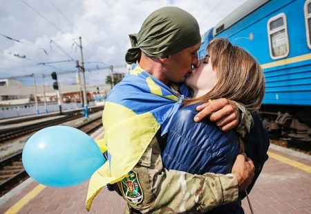 В свой день рождения Петр Порошенко подписал указ о демобилизации «шестой волны»