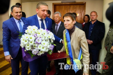 Скандал таки вспыхнул. Но Почетными гражданами Кременчуга все равно стали Тамара Просяник и Михаил Загирняк