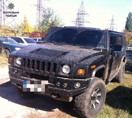 Водій Hummer, який втікав від поліції, сам прийшов до правоохоронців