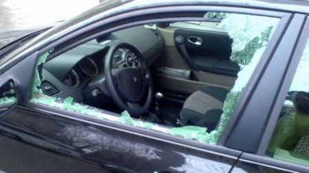 В Кременчуге машину киевлянина обокрали на 20 тысяч гривен В Кременчуге машину киевлянина обокрали на 20 тысяч гривен