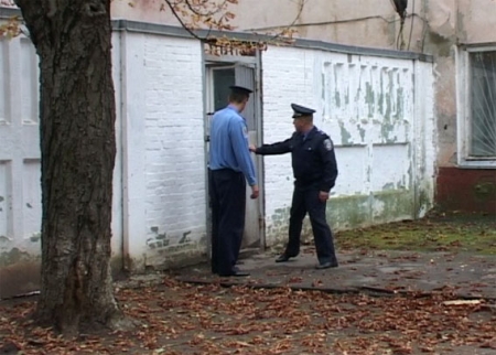 У Полтаві парубок у масці вбив чоловіка за золотий ланцюжок на очах у його матері