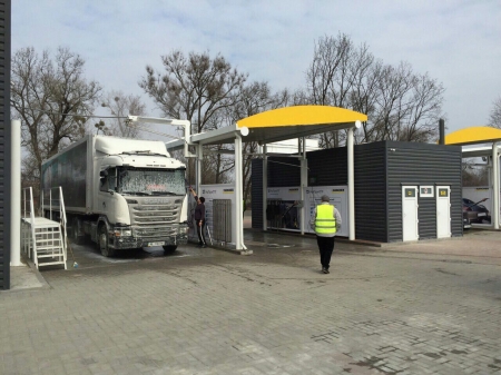 Быстрый способ помыть грузовик до блеска!