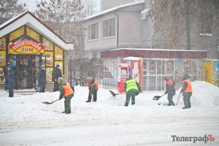9 вагонов соли и 1100 тонн песка: Кременчуг готовится к зиме