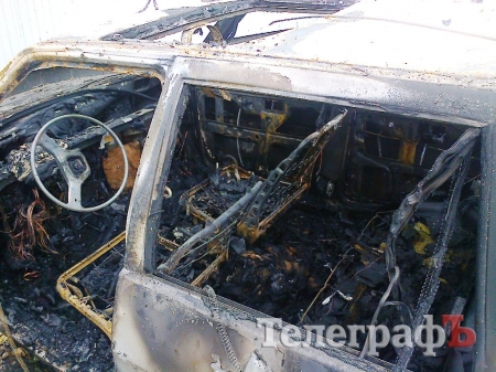 На Переяславской сгорел «памятник» Fiat Uno