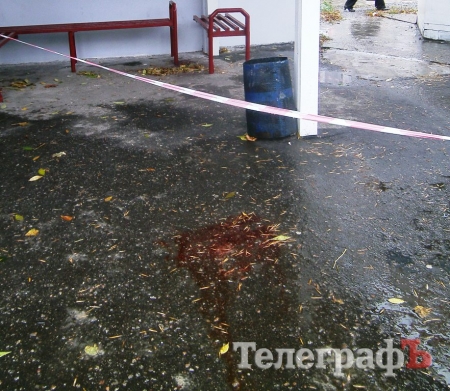 В Кременчуге на остановке зарезали человека