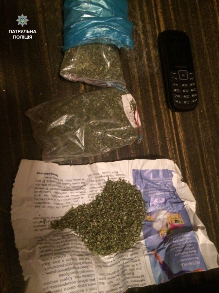Кременчугские патрульные задержали водителя с «травкой» Кременчугские патрульные задержали водителя с «травкой»