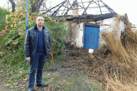 На Полтавщине экс-милиционер спас человека из горящего дома На Полтавщине экс-милиционер спас человека из горящего дома