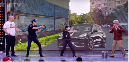 «Полиция против деда с картошкой»: известные комики поставили пародию на полтавских копов «Полиция против деда с картошкой»: известные комики поставили пародию на полтавских копов