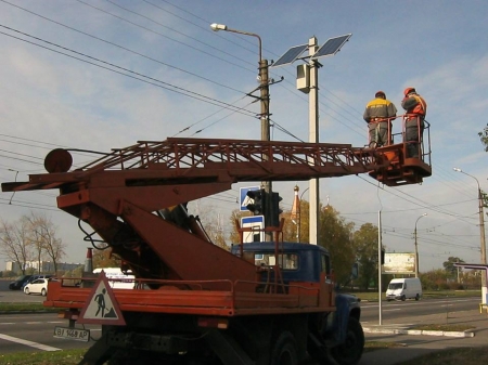 У Кременчуці з'явився перший світлофор на сонячній батареї