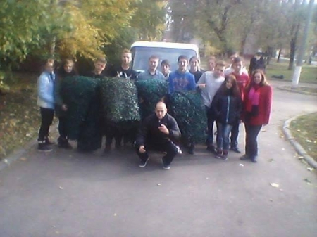 Кременчуцькі «павучки» продовжують плести маскувальні сітки