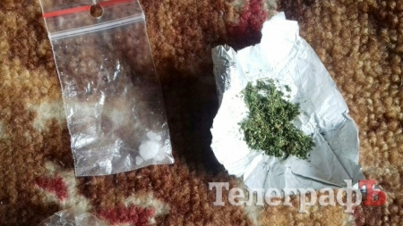 Кременчужанка прятала наркотики в детской кроватке