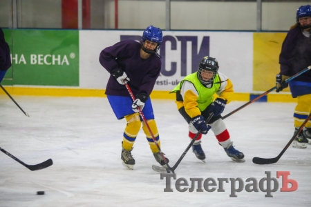 Знайомтеся, жіноча хокейна команда з Кременчука «Лавина»