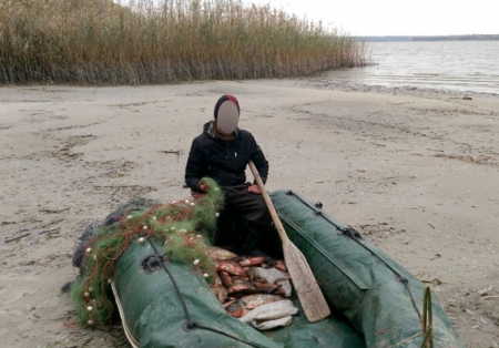 Юный браконьер на Кременчугском водохранилище наловил 30 кг рыбы и статью УК