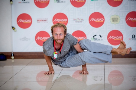 «Всюди гарно, але дуже брудно», - кременчуцький йог і актор 50 днів мандрував країною