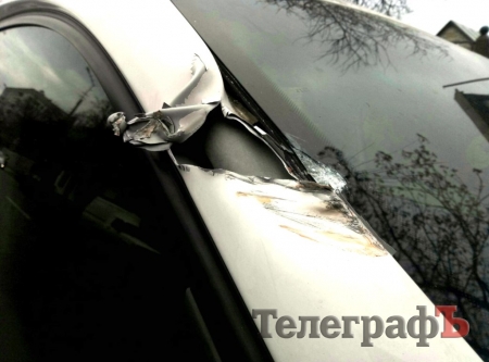 В Кременчуге коммунальная машина «раздала лящей» двум легковушкам