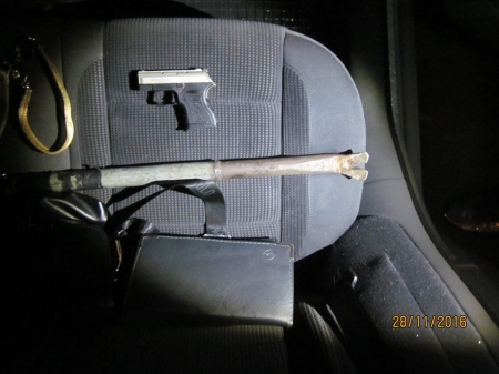 В Кременчуге задержали группу вооруженных гаражных воров