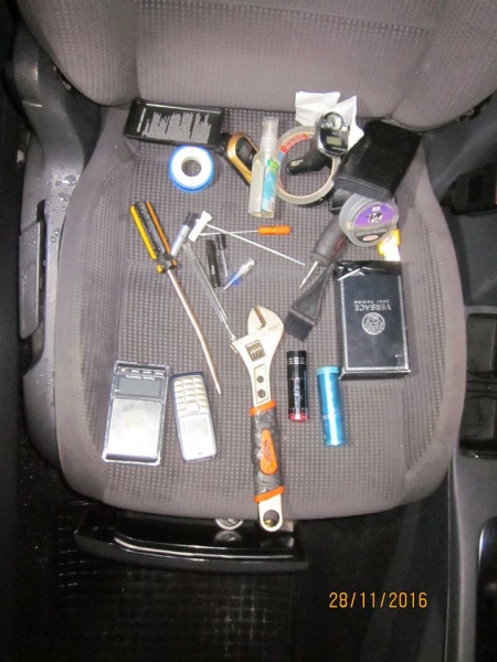 В Кременчуге задержали группу вооруженных гаражных воров