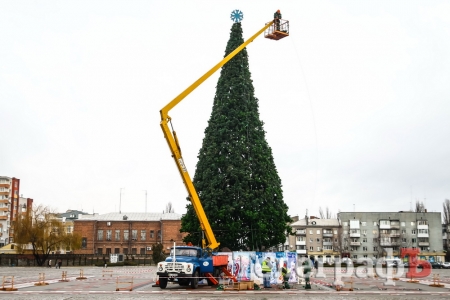 Снег в Кременчуге пока только на городской ёлке