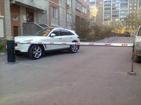 В Кременчуге демонтируют 193 самовольных «шлагбаума» во дворах