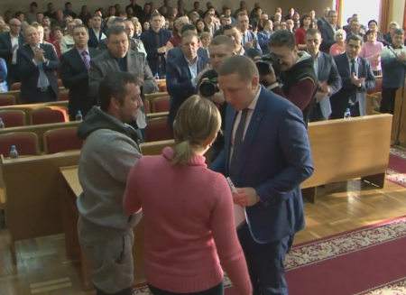 Двом кременчужанам вручили ордери на квартири