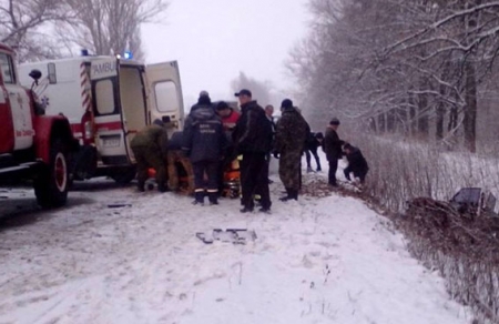 Кременчужани потрапили в ДТП на Полтавщині: водія затисло в легковику