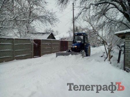 Машини проти снігу: як кременчуцькі комунальники борються з зимою