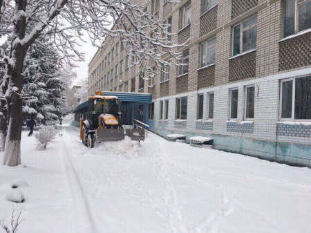 Машини проти снігу: як кременчуцькі комунальники борються з зимою