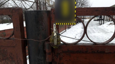 На Полтавщине неизвестные бросили гранату в частный дом с пятью детьми