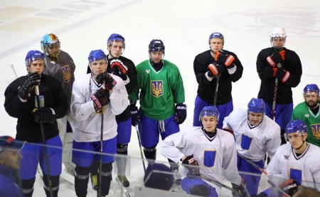 Кременчужане в составе сборной Украины по хоккею начали учебно-тренировочный сбор