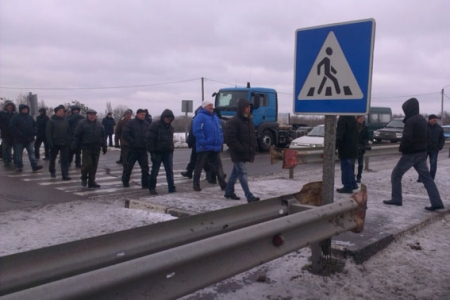На Полтавщине ветераны МВД перекрывали трассу Киев - Харьков - Довжанский