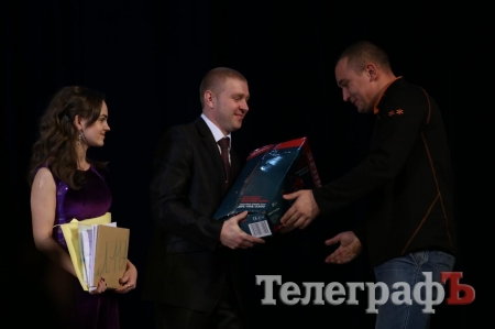 Волонтери «Телеграфа» привезли 17 ОМПБ машину... на вашому бензині